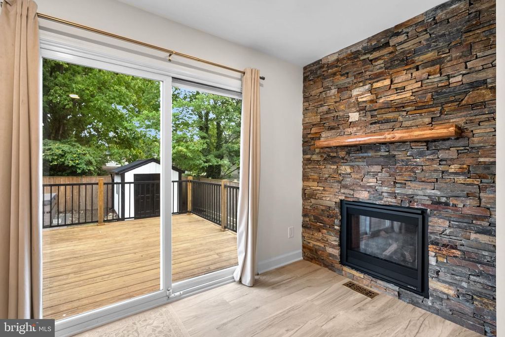 Image 7 of property listing at 845 SELBY BLVD, Edgewater, MD 21037