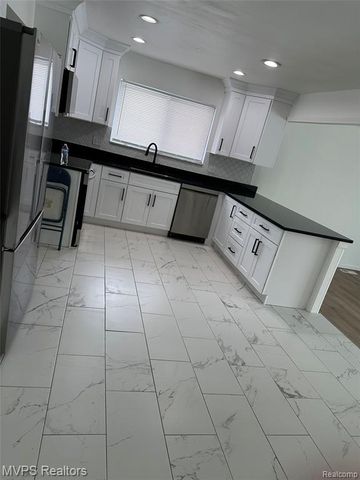 35267 Eden Park Drive, Sterling Heights, MI 48312