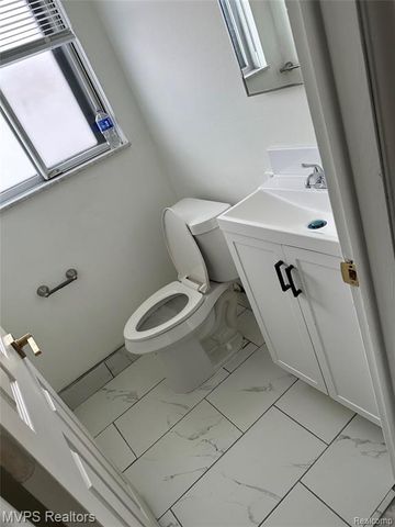 35267 Eden Park Drive, Sterling Heights, MI 48312