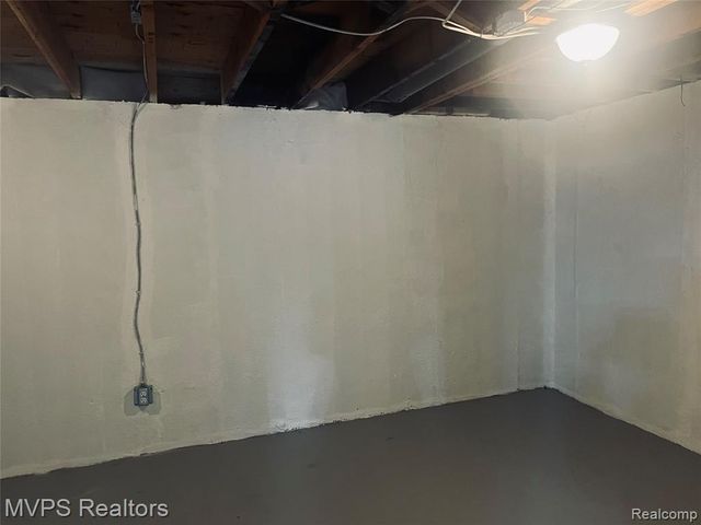 35267 Eden Park Drive, Sterling Heights, MI 48312