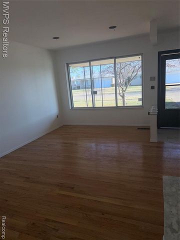 35267 Eden Park Drive, Sterling Heights, MI 48312