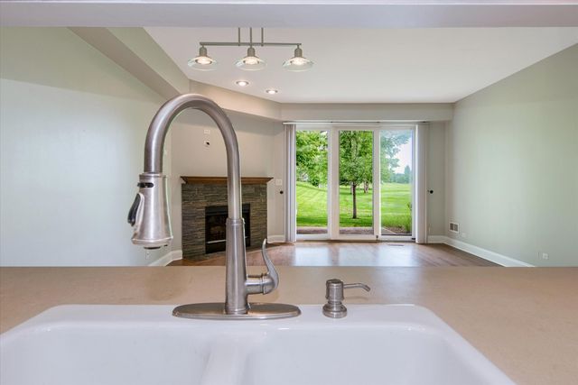 112 GOLFVIEW Drive 112, Glendale Heights, IL 60139