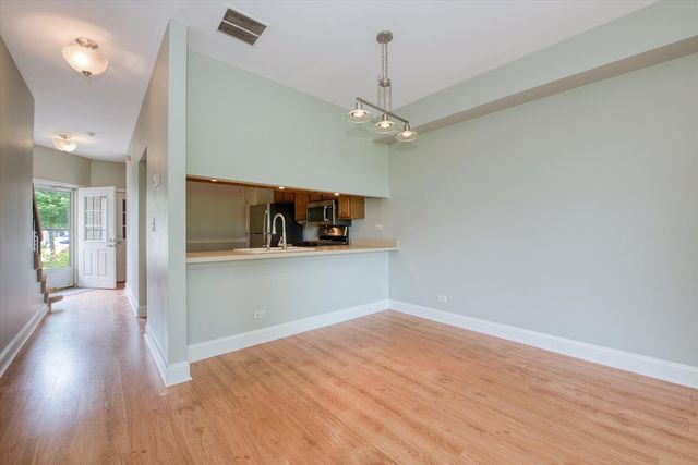112 GOLFVIEW Drive 112, Glendale Heights, IL 60139