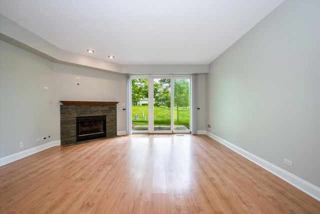 112 GOLFVIEW Drive 112, Glendale Heights, IL 60139