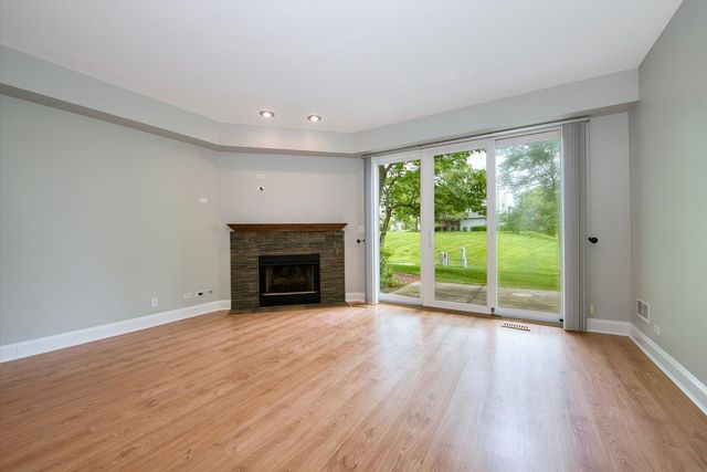 112 GOLFVIEW Drive 112, Glendale Heights, IL 60139