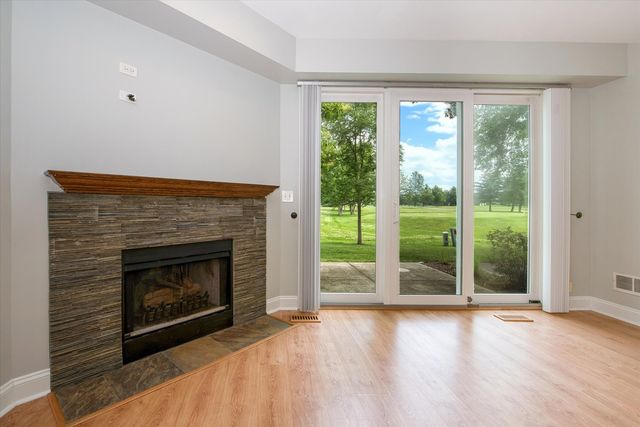 112 GOLFVIEW Drive 112, Glendale Heights, IL 60139