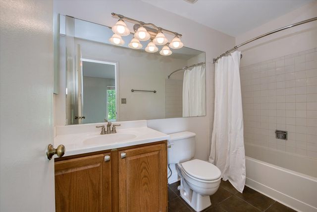 112 GOLFVIEW Drive 112, Glendale Heights, IL 60139