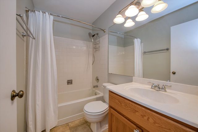 112 GOLFVIEW Drive 112, Glendale Heights, IL 60139
