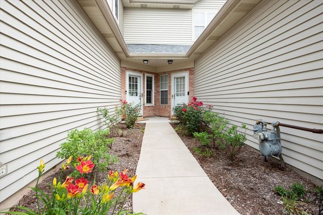 112 GOLFVIEW Drive 112, Glendale Heights, IL 60139
