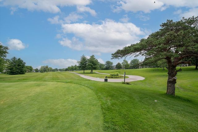 112 GOLFVIEW Drive 112, Glendale Heights, IL 60139