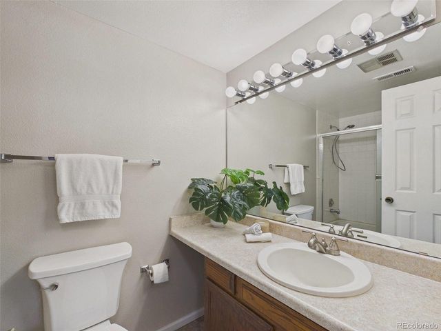 1140 S Monaco Pkwy 3, Denver, CO 80224