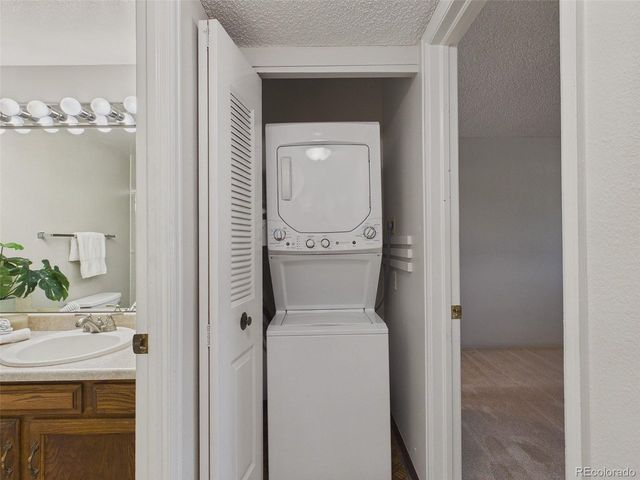 1140 S Monaco Pkwy 3, Denver, CO 80224