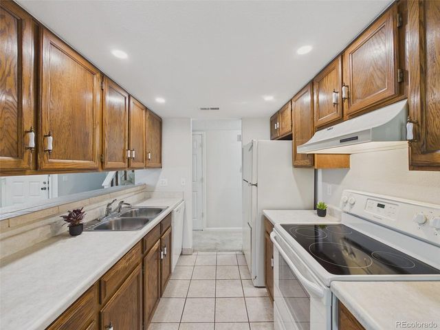 1140 S Monaco Pkwy 3, Denver, CO 80224