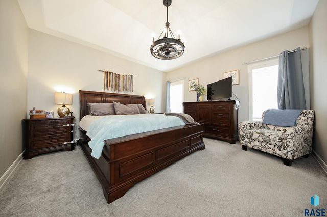 2200 S Firestone Ln, Sioux Falls, SD 57110