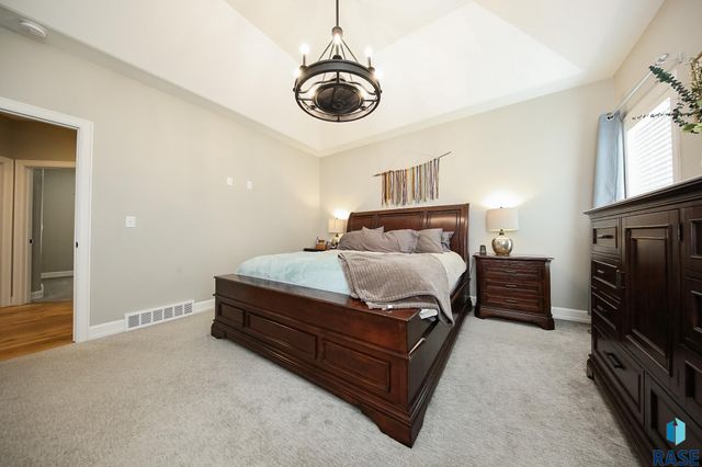 2200 S Firestone Ln, Sioux Falls, SD 57110