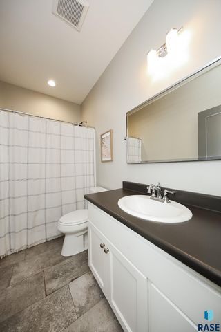 2200 S Firestone Ln, Sioux Falls, SD 57110