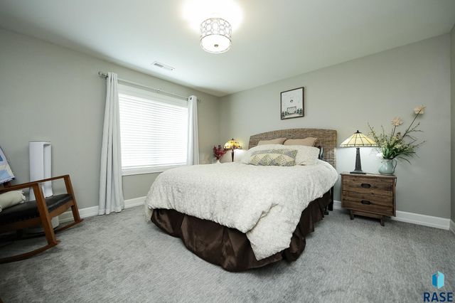 2200 S Firestone Ln, Sioux Falls, SD 57110