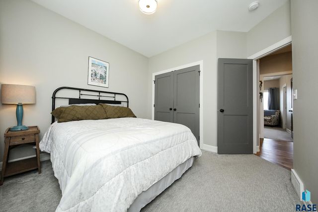 2200 S Firestone Ln, Sioux Falls, SD 57110
