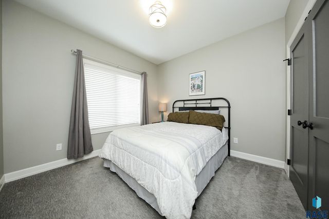 2200 S Firestone Ln, Sioux Falls, SD 57110