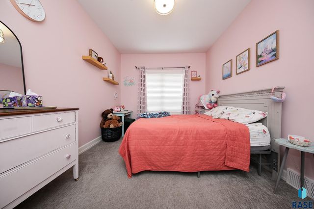 2200 S Firestone Ln, Sioux Falls, SD 57110