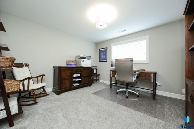 2200 S Firestone Ln, Sioux Falls, SD 57110