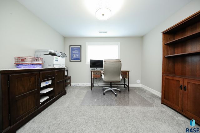 2200 S Firestone Ln, Sioux Falls, SD 57110