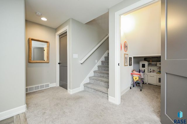 2200 S Firestone Ln, Sioux Falls, SD 57110