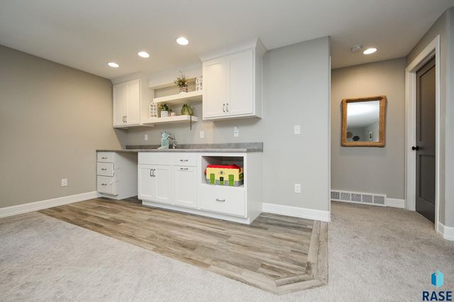 2200 S Firestone Ln, Sioux Falls, SD 57110