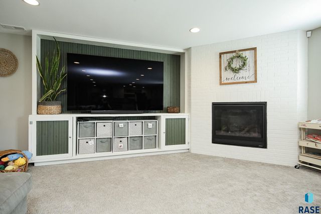 2200 S Firestone Ln, Sioux Falls, SD 57110