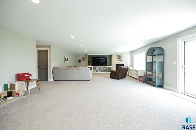 2200 S Firestone Ln, Sioux Falls, SD 57110