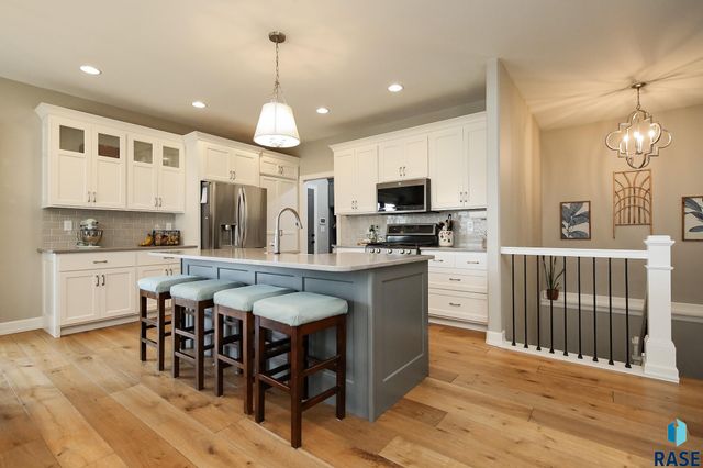 2200 S Firestone Ln, Sioux Falls, SD 57110
