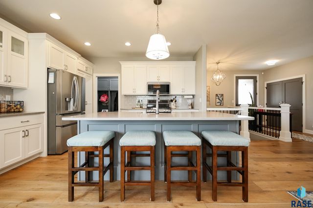 2200 S Firestone Ln, Sioux Falls, SD 57110