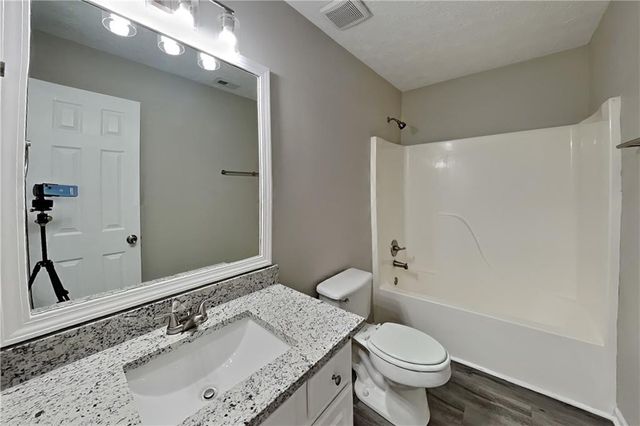 1504 Farmlake Drive SE, Mableton, GA 30126