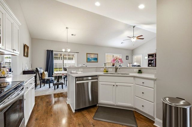4017 Ridgewood Dr., Conway, SC 29526