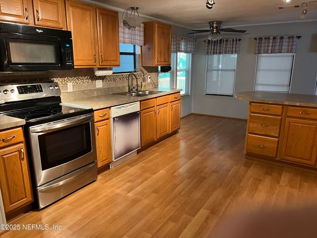 140 BAYOU Drive, Satsuma, FL 32189