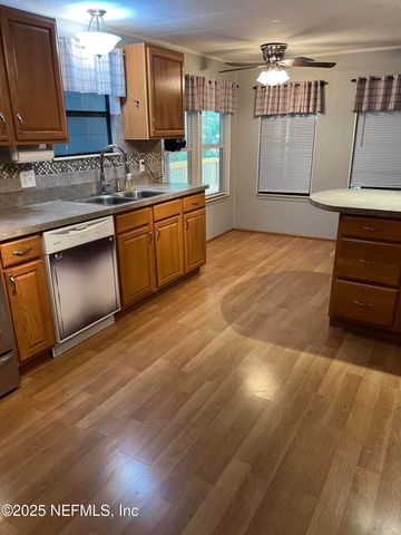 140 BAYOU Drive, Satsuma, FL 32189