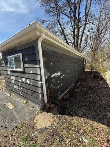 10117 Earl Drive, St Louis, MO 63136