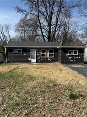 10117 Earl Drive, St Louis, MO 63136