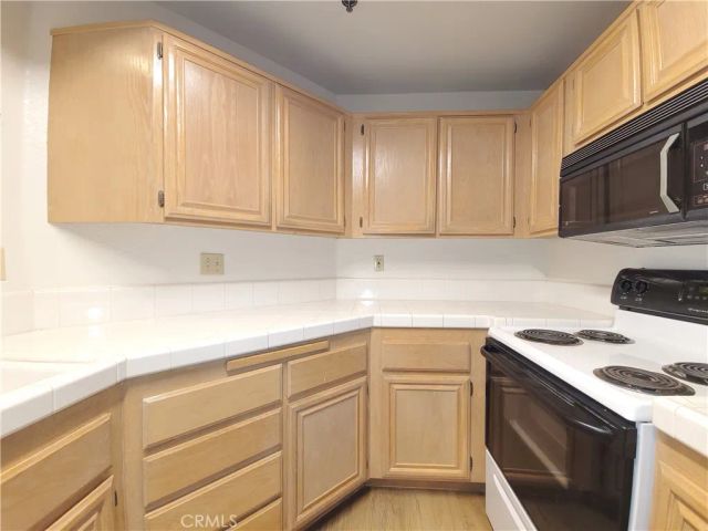 5728 Oak Bend Lane 202, Oak Park, CA 91377