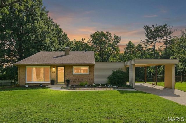 23 Country Squire Lane, St Louis, MO 63146