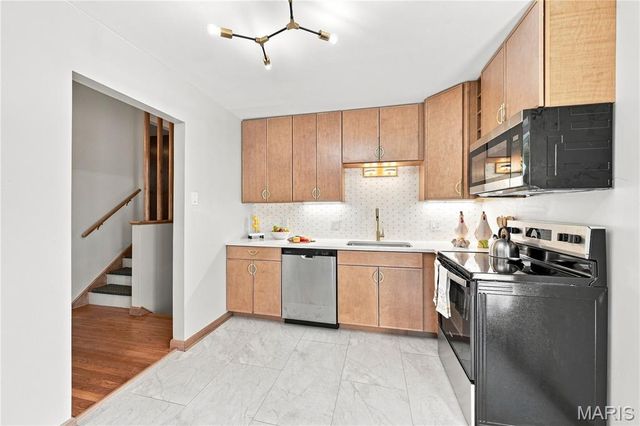 23 Country Squire Lane, St Louis, MO 63146