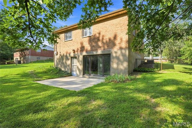 23 Country Squire Lane, St Louis, MO 63146