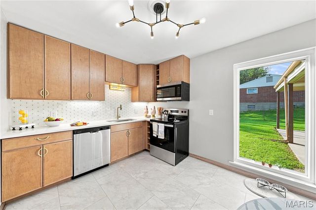23 Country Squire Lane, St Louis, MO 63146