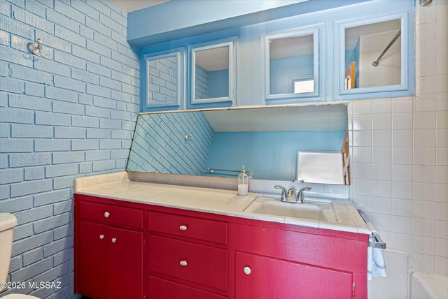 2107 E Lind Road, Tucson, AZ 85719