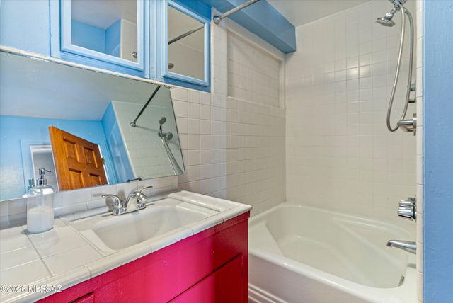 2107 E Lind Road, Tucson, AZ 85719