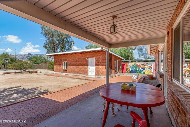 2107 E Lind Road, Tucson, AZ 85719