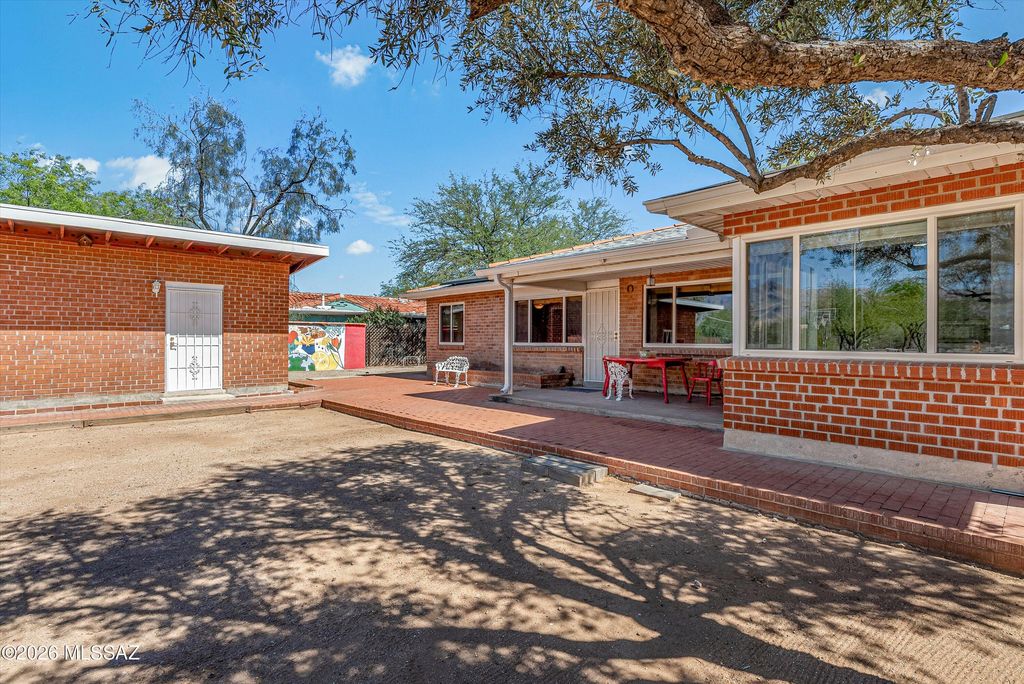 2107 E Lind Road, Tucson, AZ 85719