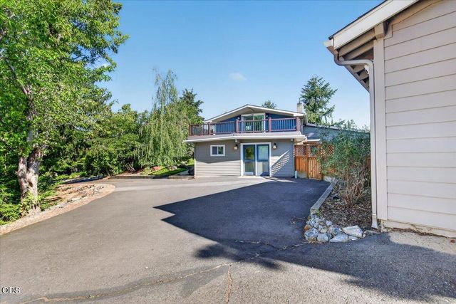 3415 Calle Vista Drive, Medford, OR 97504