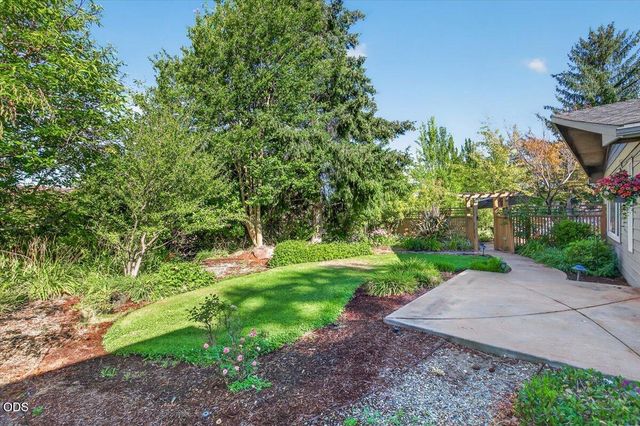 3415 Calle Vista Drive, Medford, OR 97504