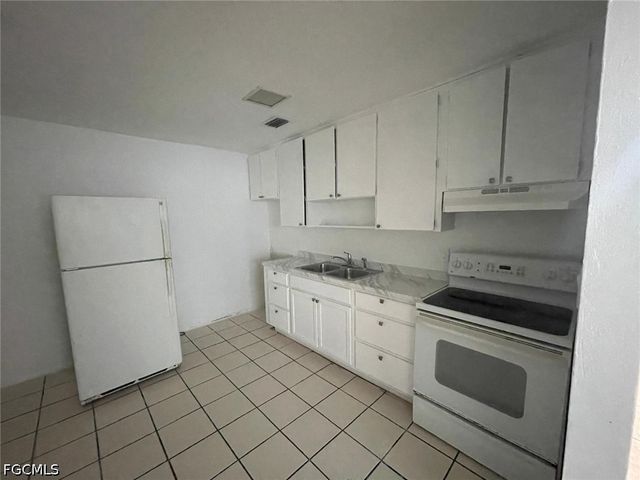 2148 Dora ST 12, Fort Myers, FL 33901
